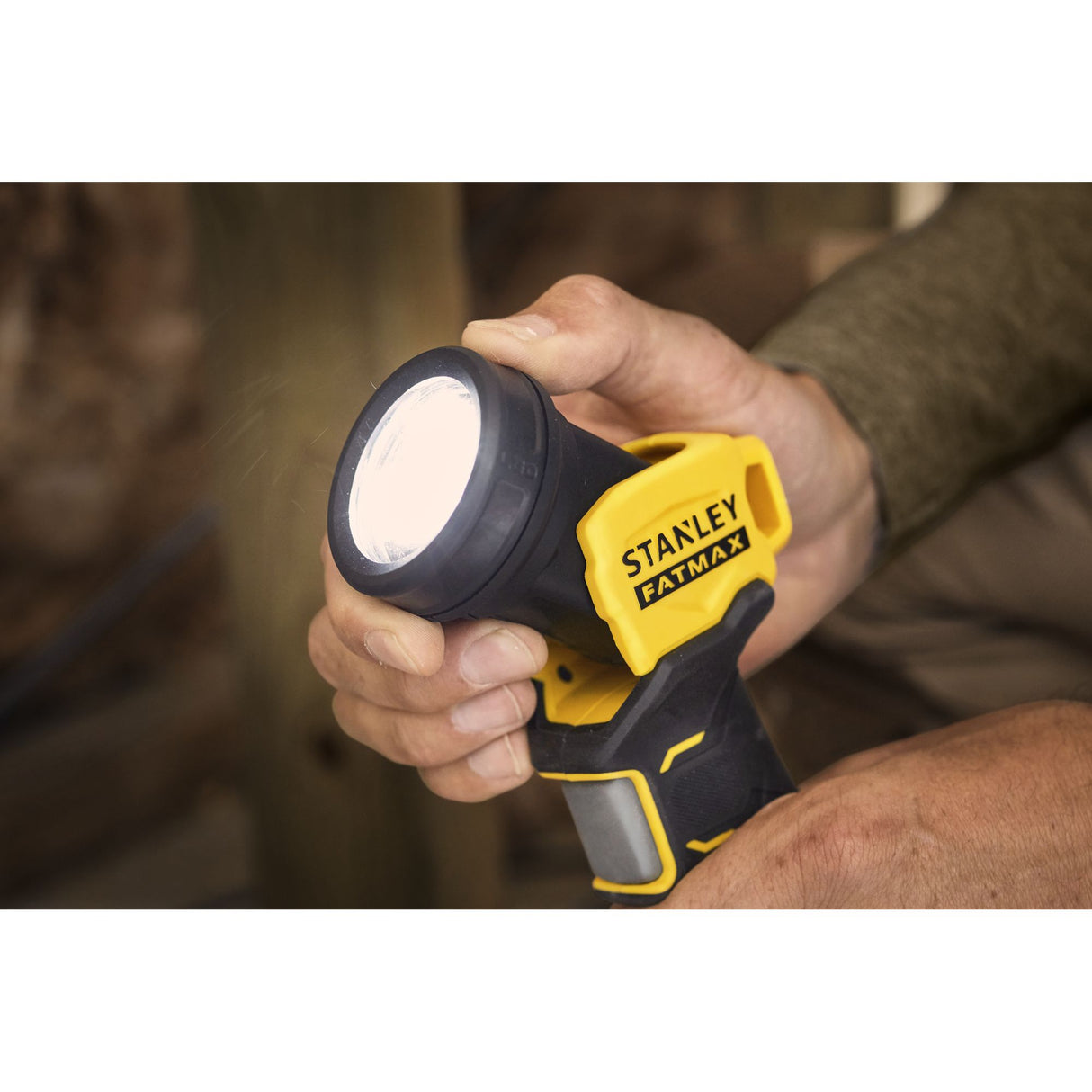 STANLEY FATMAX Lampe torche sans fil 18V sans batterie V20 SFMCL020B-XJ