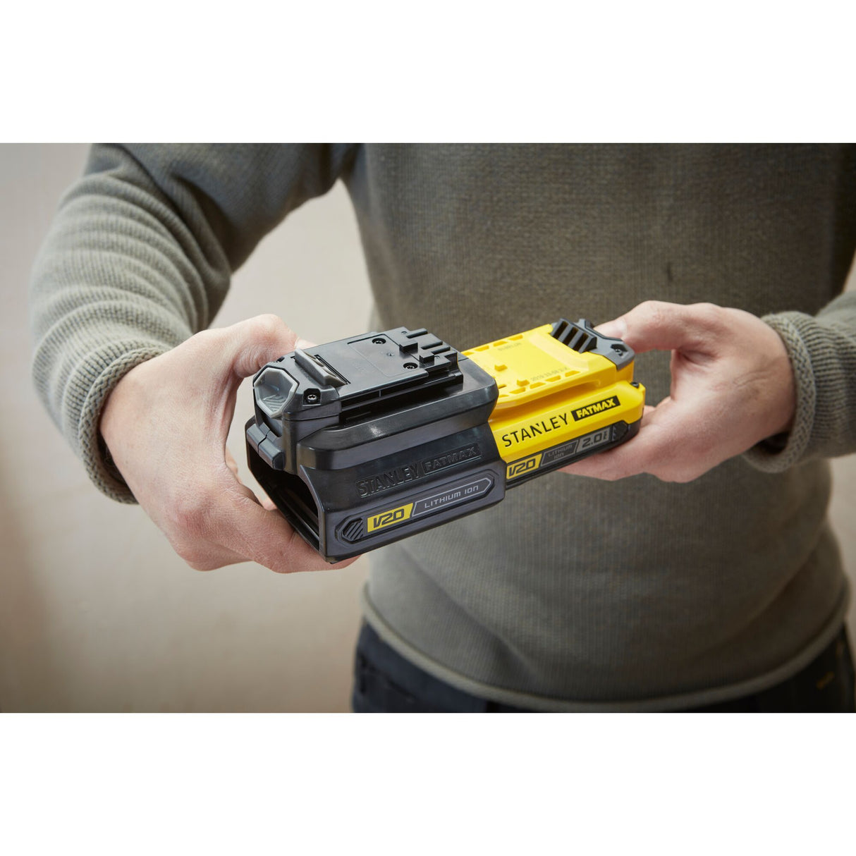 STANLEY FATMAX Adaptateur de batterie sur outils 18V gamme 2019 V20 SFMCB100-XJ