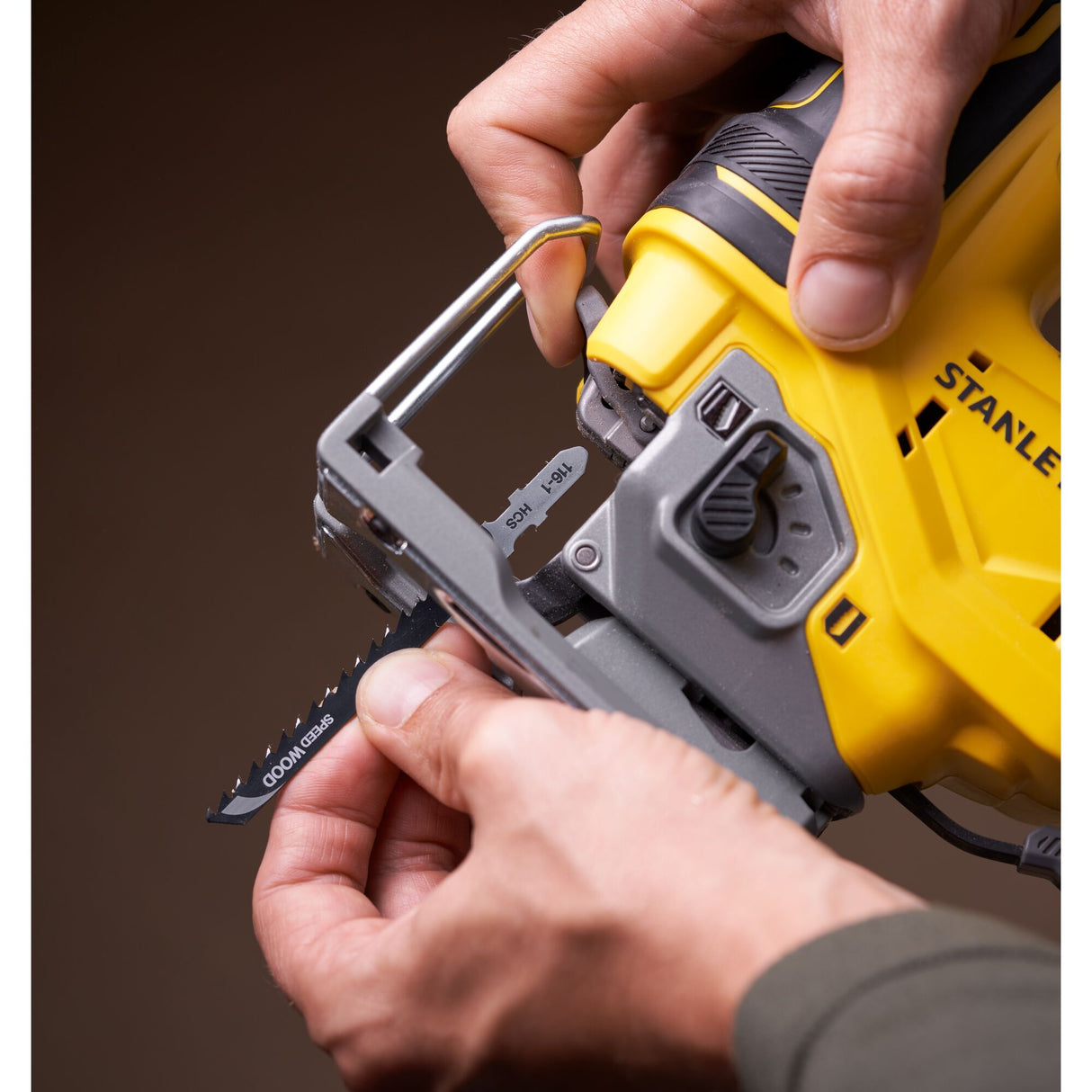 STANLEY FATMAX Scie sauteuse sans fil 18V sans batterie V20 SFMCS650B-XJ