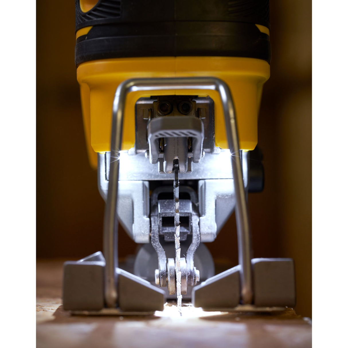 STANLEY FATMAX Scie sauteuse sans fil 18V sans batterie V20 SFMCS650B-XJ