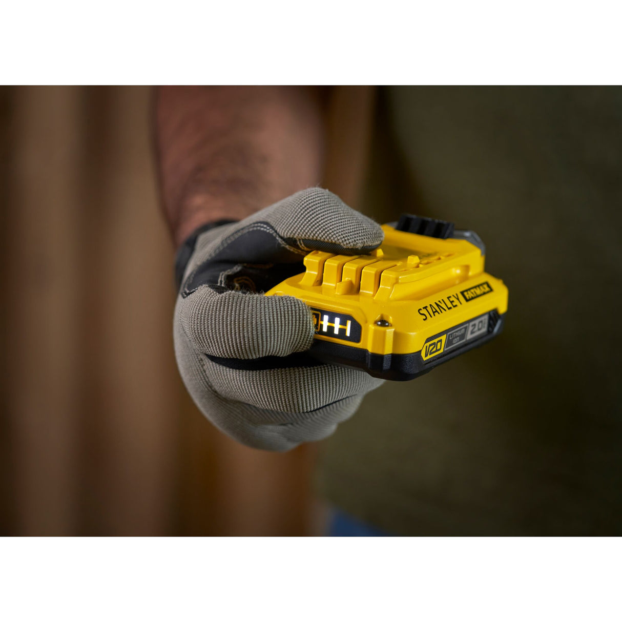 STANLEY FATMAX Batterie Lithium-ion 18V V20 2Ah SFMCB202-XJ