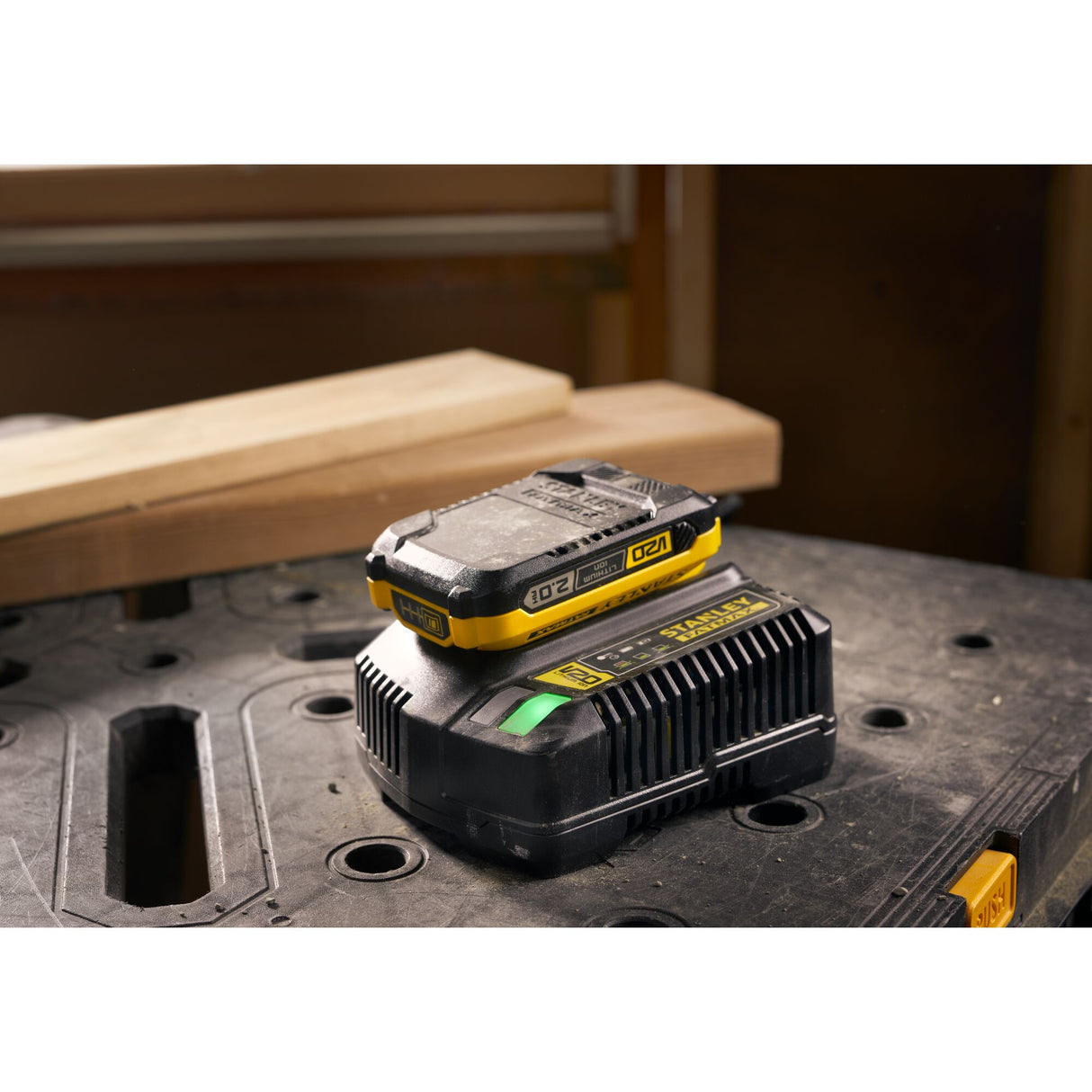 STANLEY FATMAX Batterie Lithium-ion 18V V20 2Ah SFMCB202-XJ