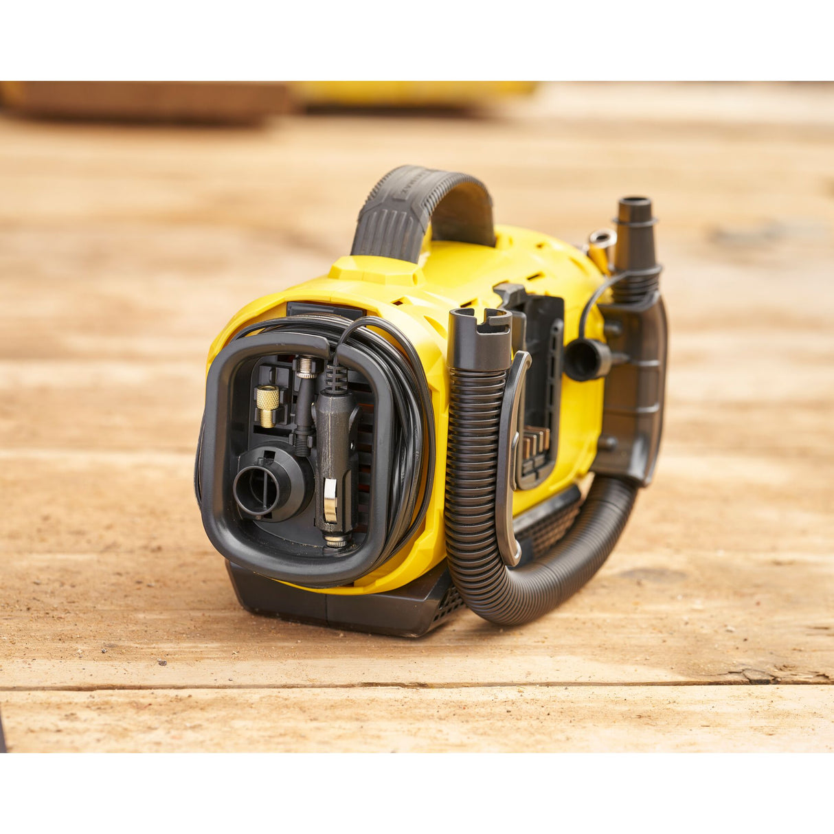 STANLEY FATMAX Gonfleur-compresseur sans fil 18V sans batterie V20 SFMCE520B-QW