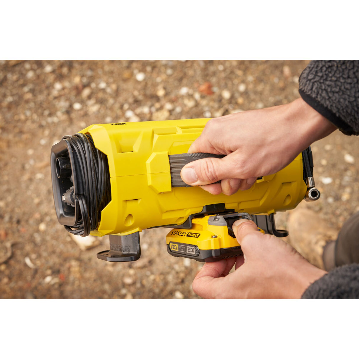 STANLEY FATMAX Gonfleur-compresseur sans fil 18V sans batterie V20 SFMCE520B-QW