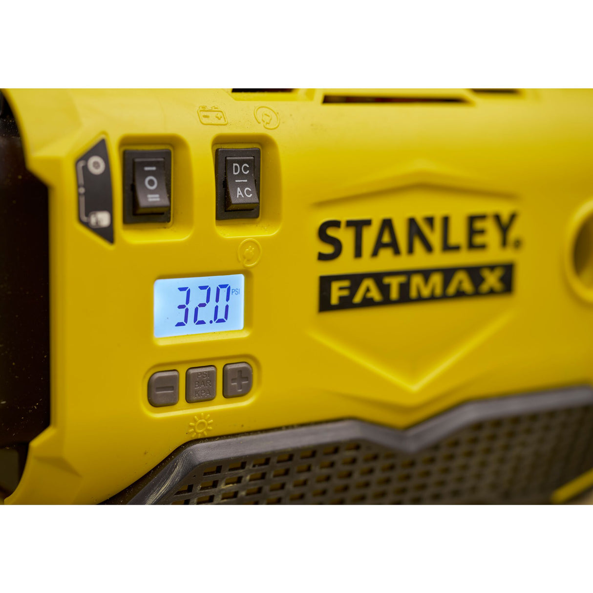 STANLEY FATMAX Gonfleur-compresseur sans fil 18V sans batterie V20 SFMCE520B-QW