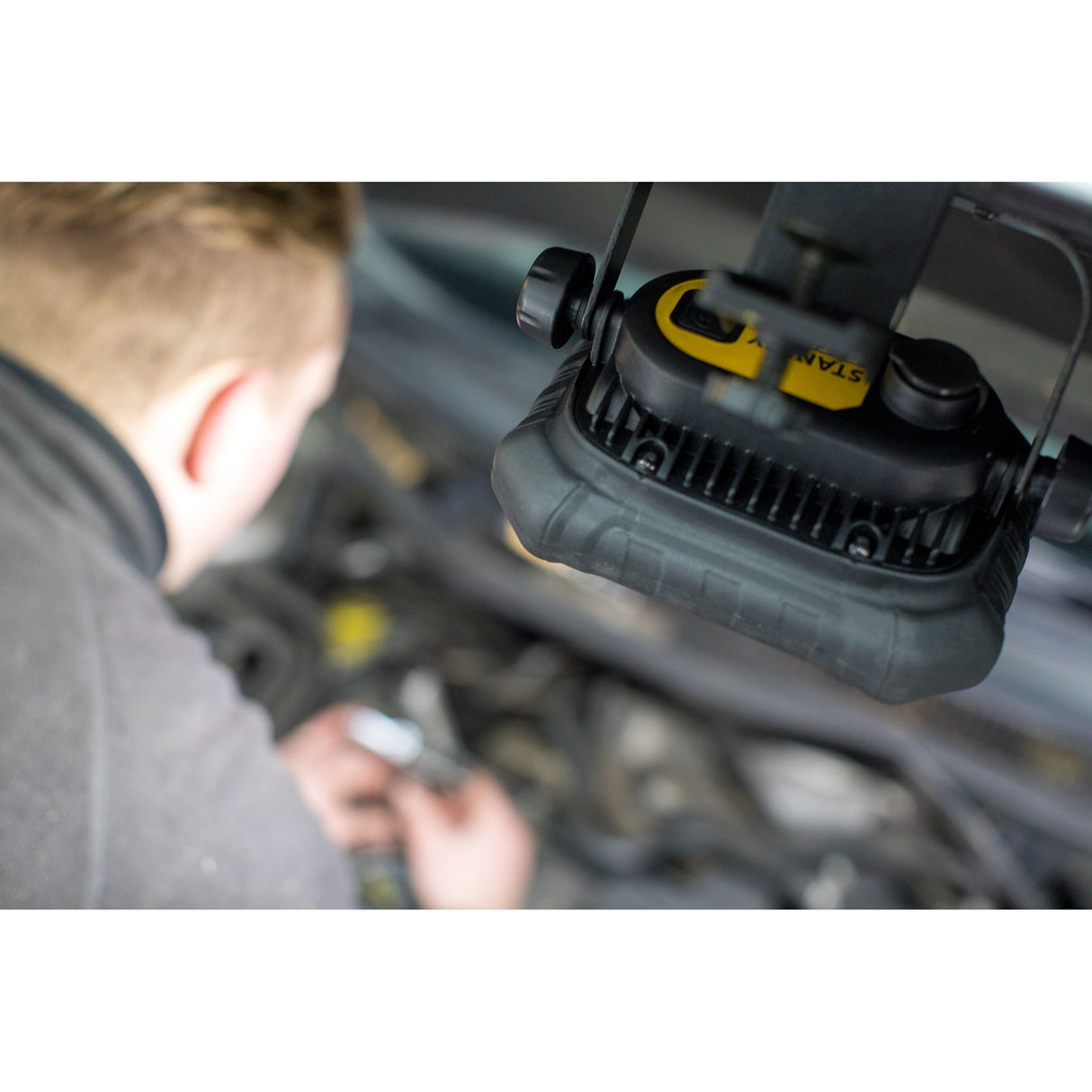 STANLEY FATMAX Projecteur 1000Lm rechargeable FMHT81507-1