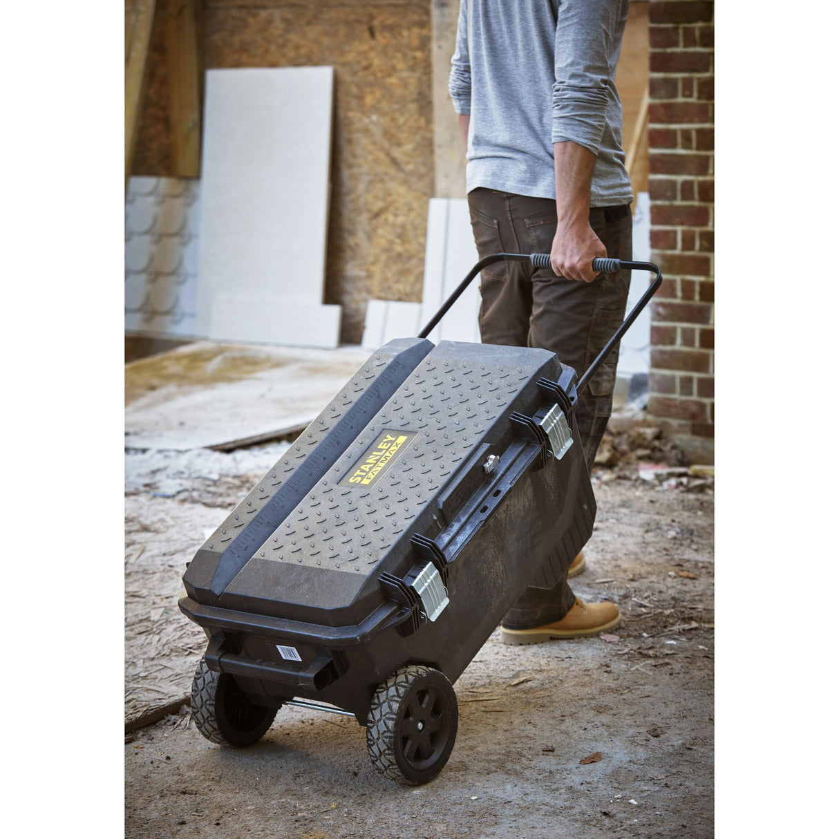 STANLEY FATMAX Coffre de chantier étanche 113L 1-94-850