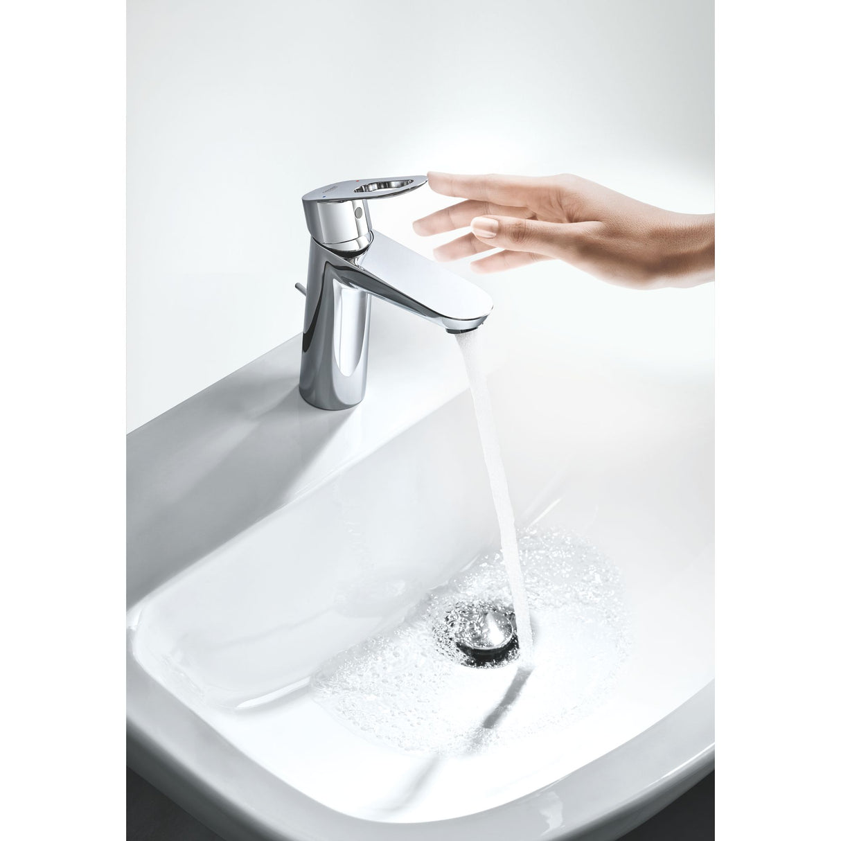 Robinet mitigeur Grohe, chrome, pour lavabo, design moderne.