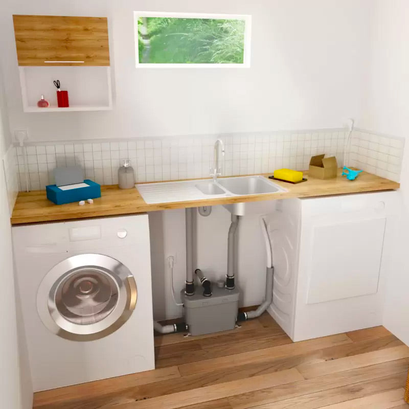 Pompe de relevage Sanispeed+ de la marque SFA, vue de face, avec moteur compact et raccords pour installation sanitaire.