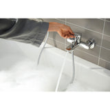 Mitigeur de baignoire Grohe, robinet chromé, installé sur carrelage gris
