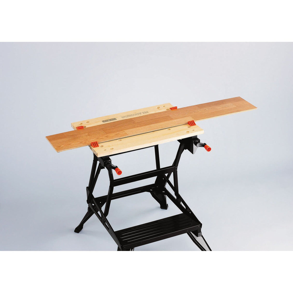 Etabli-étau pliable grand format - Plan de travail : 610 x 384 mm - 2 hauteurs - Charges maximales : 160 kg BLACK+DECKER WM536-XJ