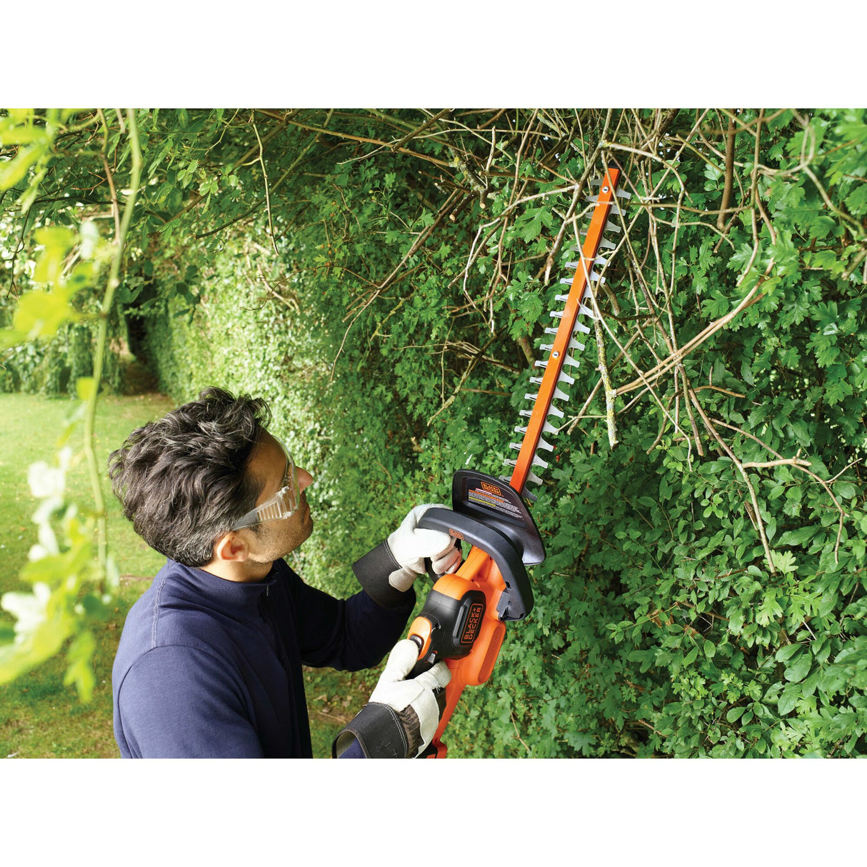 BLACK+DECKER Taille-haies sans fil 18V lame 50cm avec batterie et chargeur GTC18502PC-QW