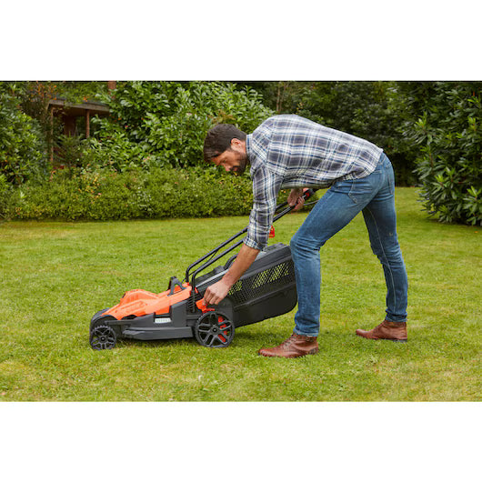 Tondeuse électrique BLACK+DECKER de 42 cm avec moteur 1800 W, lame en acier, poignée ergonomique, modèle BEMW481ES-QS.