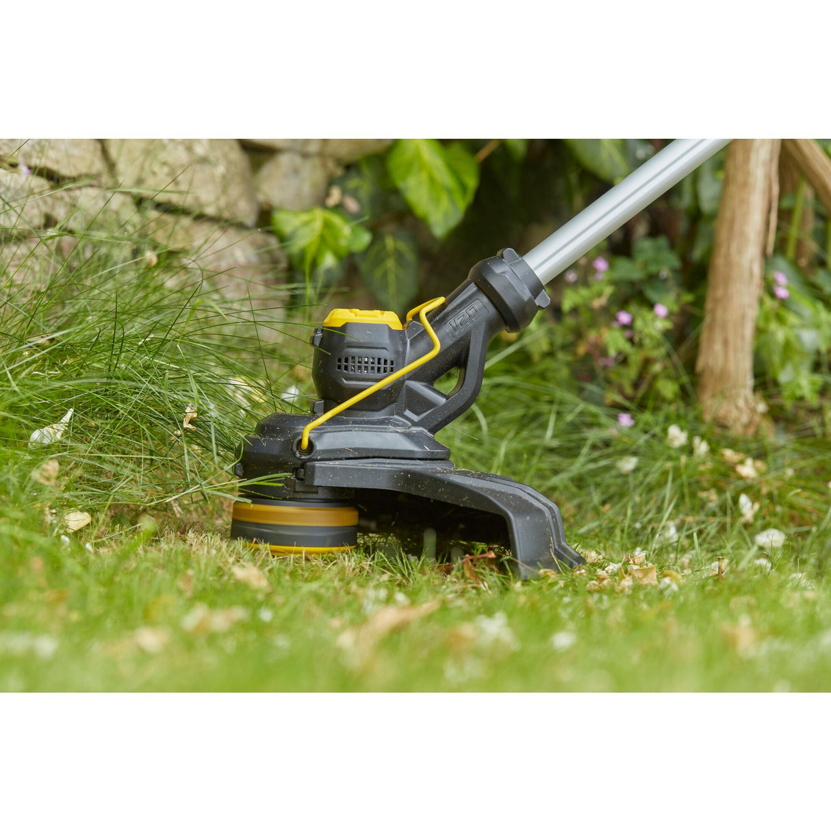 STANLEY FATMAX Coupe-bordures sans fil 18V 33cm batterie 4Ah et chargeur V20 SFMCST933M1-QW