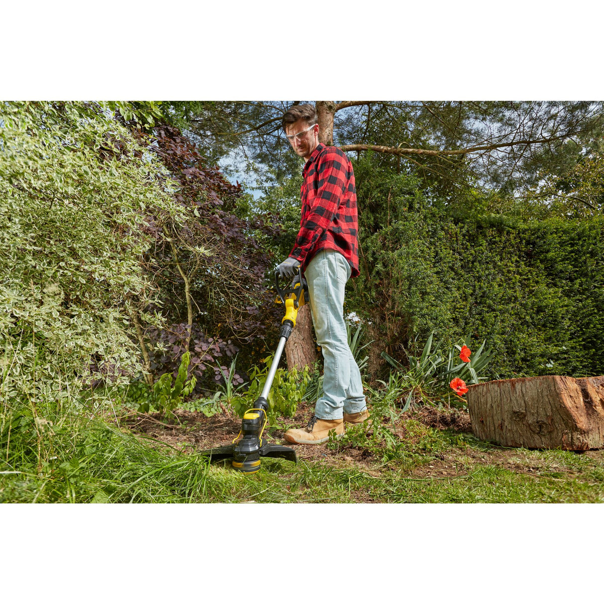 STANLEY FATMAX Coupe-bordures sans fil 18V 33cm batterie 4Ah et chargeur V20 SFMCST933M1-QW