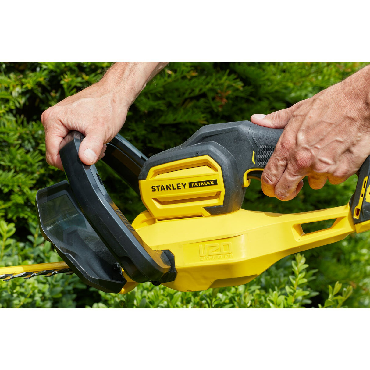 STANLEY FATMAX Taille-haies sans fil 18V 55cm batterie 4Ah et chargeur V20 SFMCHT855M1-QW