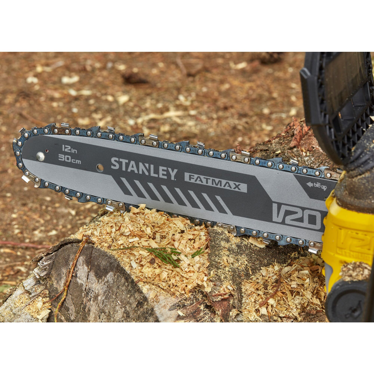 STANLEY FATMAX Tronçonneuse sans fil 30cm 18V batterie 4Ah et chargeur V20 SFMCCS630M1-QW