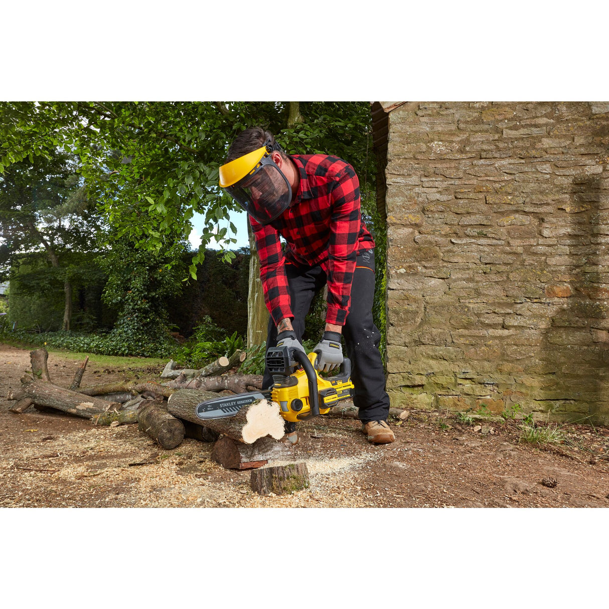 STANLEY FATMAX Tronçonneuse sans fil 30cm 18V batterie 4Ah et chargeur V20 SFMCCS630M1-QW