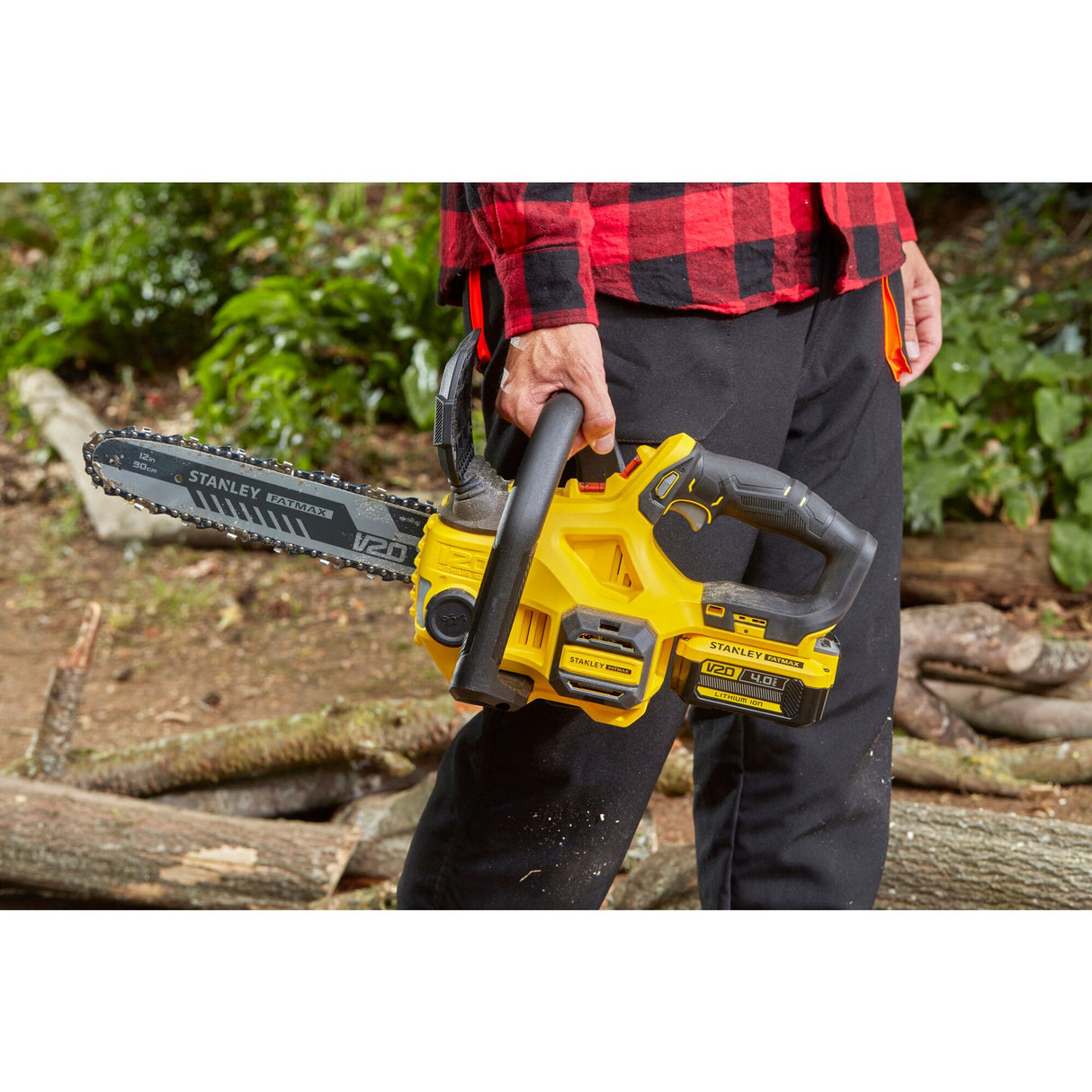 STANLEY FATMAX Tronçonneuse sans fil 30cm 18V batterie 4Ah et chargeur V20 SFMCCS630M1-QW