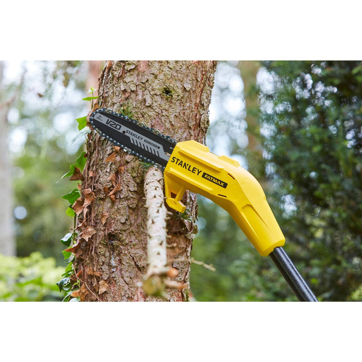 STANLEY FATMAX Elagueuse sur perche sans fil 18V 20cm batterie 4Ah et chargeur V20 SFMCPS620M1-QW