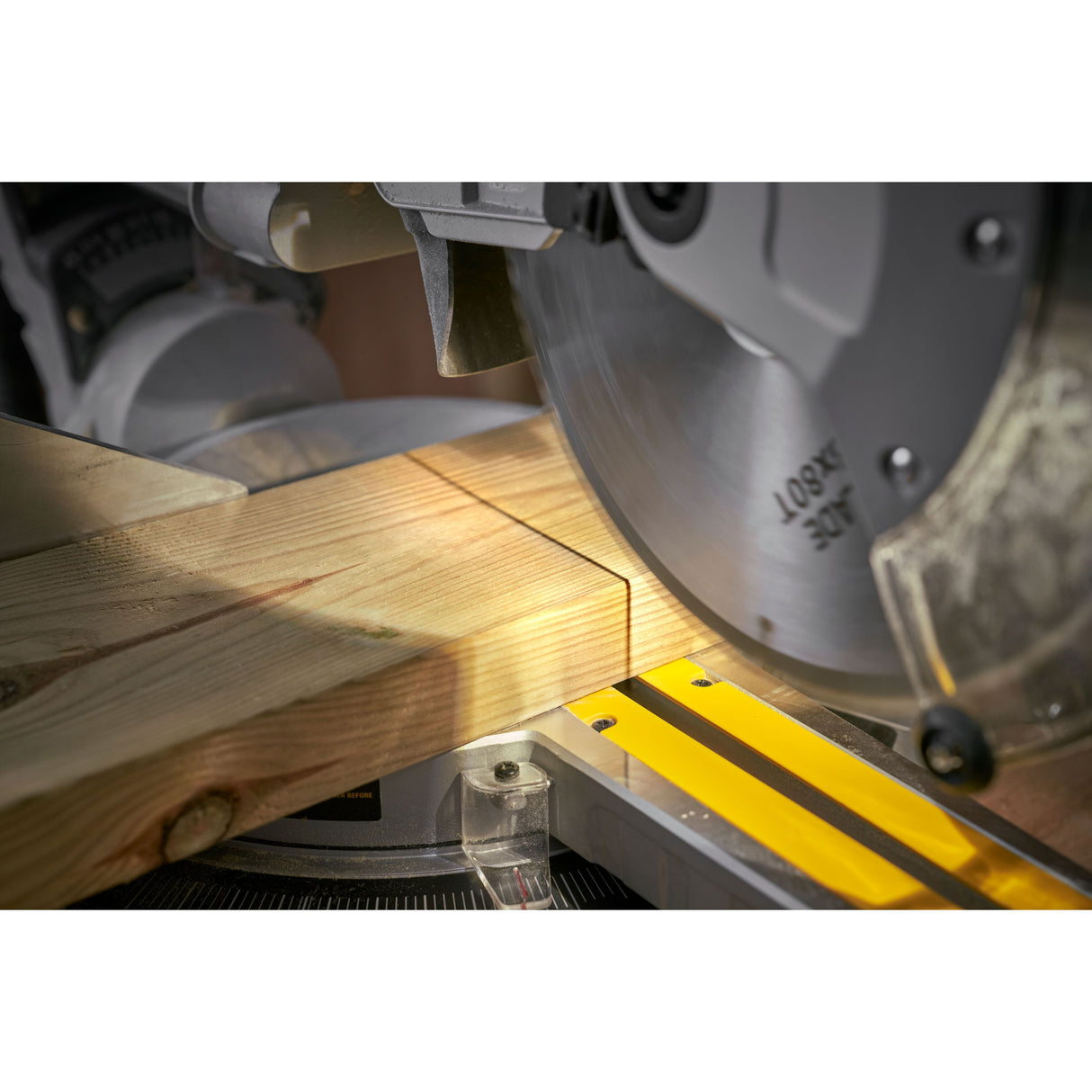 STANLEY FATMAX Scie à onglet radiale 254mm 1800W SM1800-QS