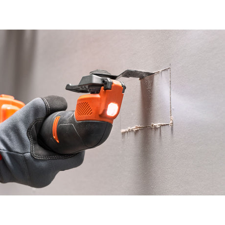 Outil multifonction orange Stanley, découpe de cloison, électrique, couleur noire et orange