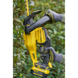 Taille-haie jaune Stanley, modèle sans fil, utilisé pour tailler une haie.