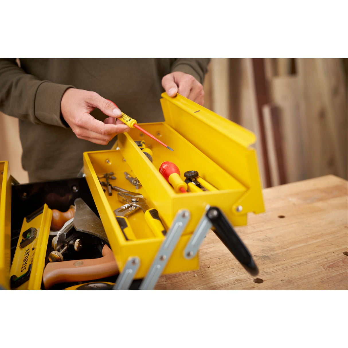 STANLEY Boite à outils grand volume métal 46x20,8x20,8cm 1-94-738