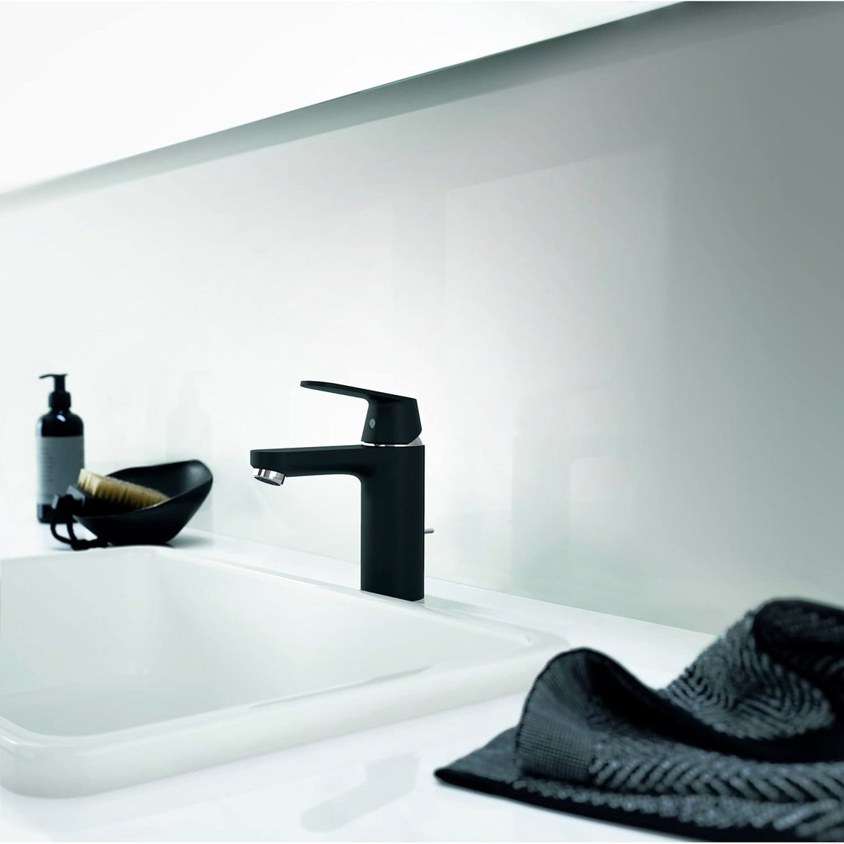 GROHE Mitigeur monocommande lavabo Eurosmart Cosmopolitan taille M, noir mat 23327KW0