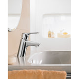 Robinet Grohe mitigeur de lavabo couleur chrome, design moderne pour salle de bain.