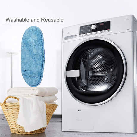 Serpillière en microfibre bleue, marque inconnue, lavable, posée près d’un lave-linge blanc.