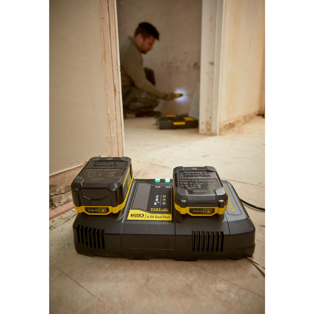 STANLEY FATMAX Chargeur 18V 4Ah V20